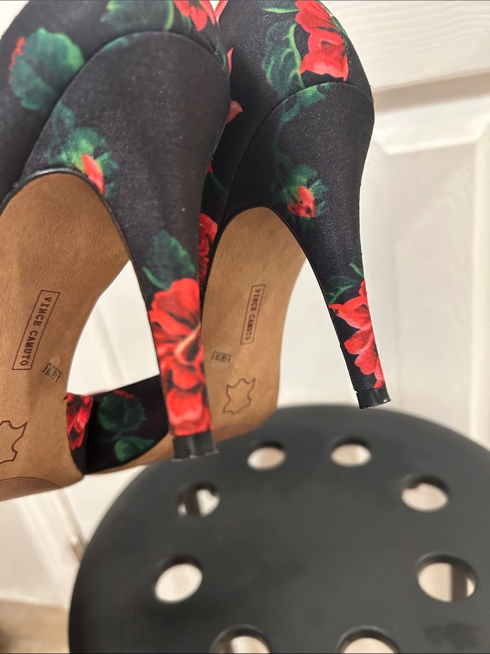 Vince Camuto Floral Pumps Size 9.5 - Picture 8 of 9